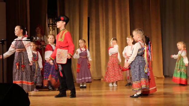 Образцовый фольклорный ансамбль "Забавушка" (Средняя группа "Топотушки") смотреть онлайн