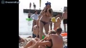 Сисястая соблазняет парня своей подруги