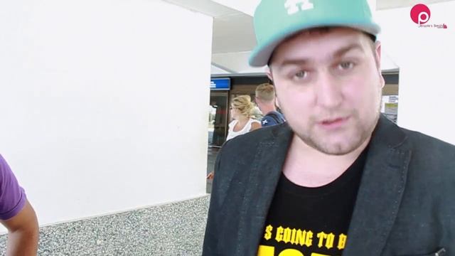 Leon Bolier @ Tunis-Carthage Airport смотреть онлайн