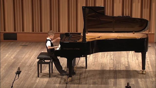 Кабалевский Медленный вальс,исп.Иван Лаптев (7 лет),преп.Большакова Р.А.(НСМШ ) смотреть онлайн