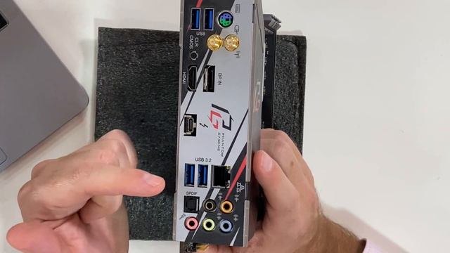 ASROCK X570 Phantom Gaming | EVERYTHING on a small MINI Itx !!! 👍 смотреть онлайн