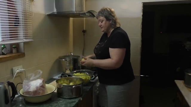 Жареная картошка с мясом - Ох уж этот папа! смотреть онлайн