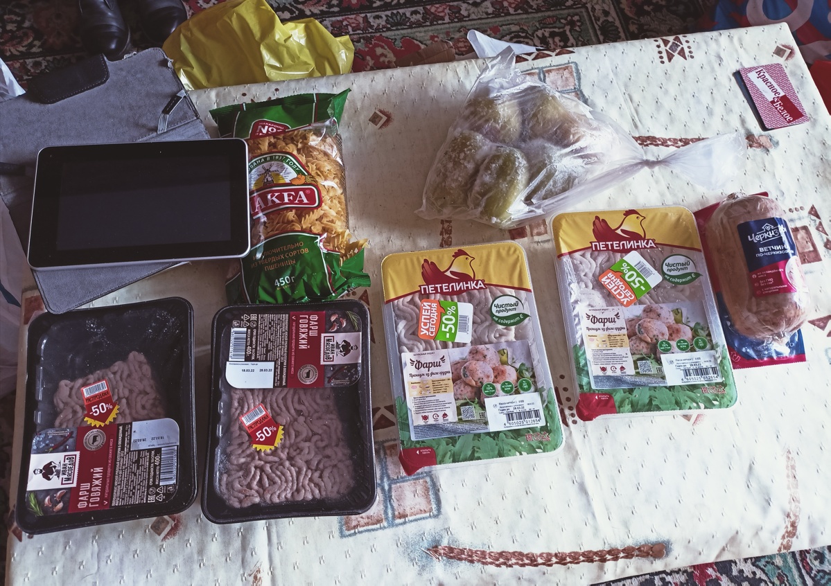 Нашел много еды. Как я зарабатываю лазия по мусаркам Москвы смотреть онлайн