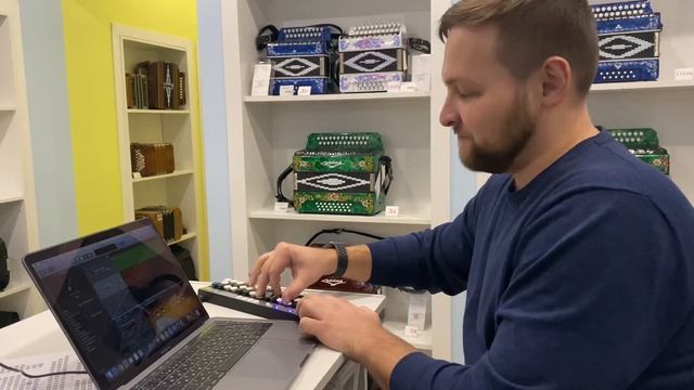 Создание хита за 3 минуты на баянной миди клавиатуре PartyMaker смотреть онлайн