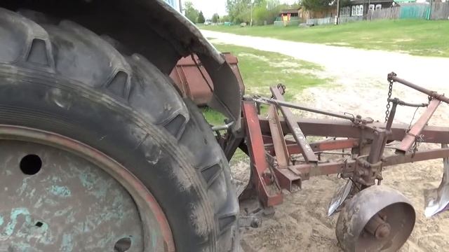 Про колено мтз. Начал пахать. смотреть онлайн