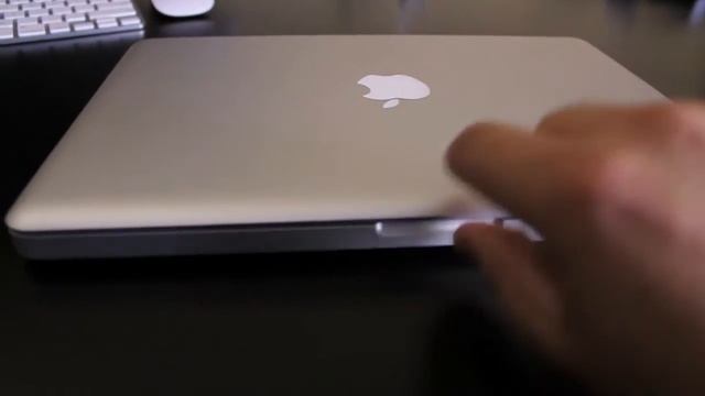 2011 MacBook Pro 13" Review Part 2 (Apple Customer Service) смотреть онлайн