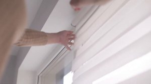 Установка рулонных штор своими руками. Жалюзи день ночь - подрезка и установка.