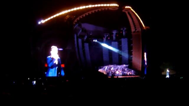 Robbie Williams, Milton Keynes 16-09-2006 3 смотреть онлайн