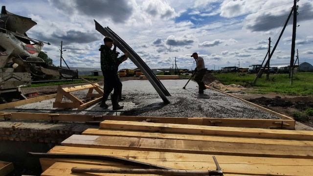 Устройство бетонной стяжки, с затиркой верхнего слоя при помощи вертолёта! смотреть онлайн