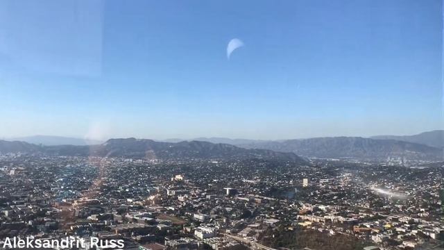 Лос-Анджелес с высоты птичьего полёта. OUE SkySpase Los Angeles, view of LA from the height. смотреть онлайн