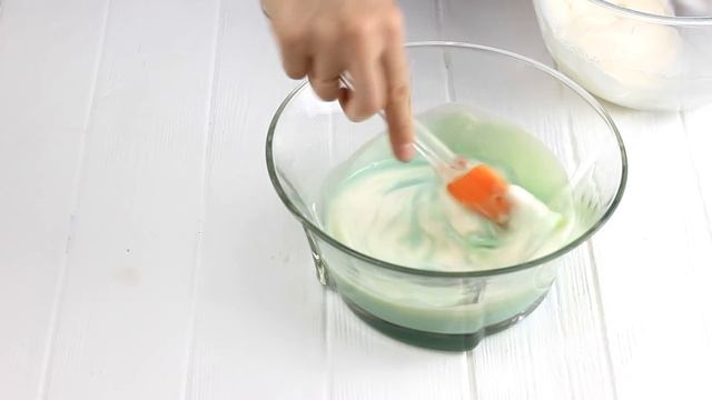 КАК ПРИГОТОВИТЬ ТОРТ С ЯРКИМ РАЗРЕЗОМ. Рецепт торта из бисквита и трех начинок торта. Домашний тор смотреть онлайн