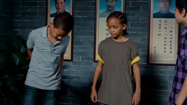 The Karate Kid (2010): The bullies run into Dre смотреть онлайн