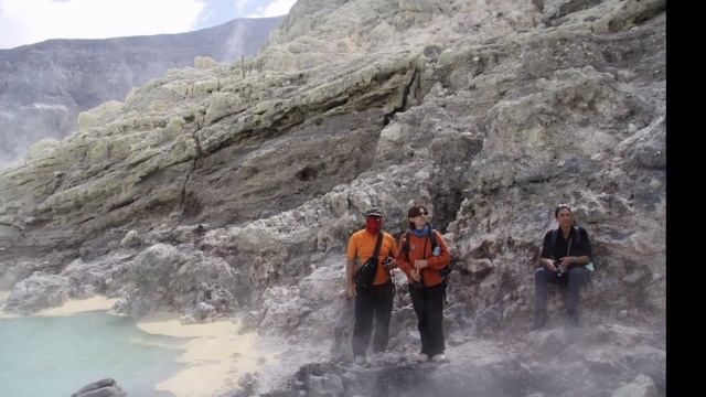 Sulfur crater volcano Kawah Ijen 7-8-2010 East Java Indonesia HD720p-adjaudio-map смотреть онлайн