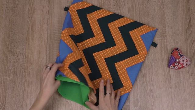 Из маленьких полосочек получилась такая сумочка! / Лоскутное шитье — пэчворк смотреть онлайн