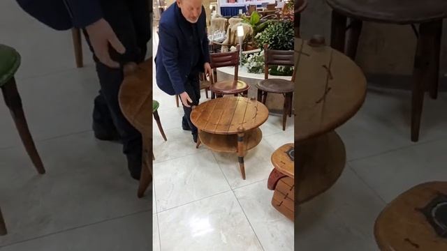 Небольшой круглый журнальный стол из массива кокосовой пальмы для гостиных, лаунж-зон смотреть онлайн