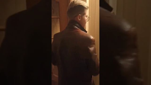 Красная кожаная куртка смотреть онлайн