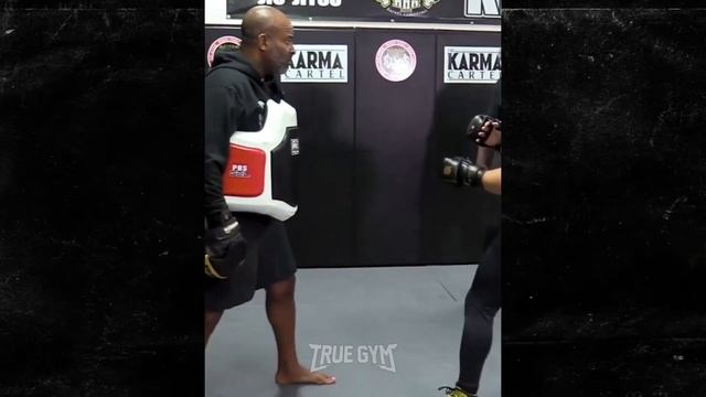 Чтобы вырубить, бей костяшками сверху вниз! Майк Тайсон научил бить чемпиона UFC смотреть онлайн
