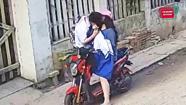 Mở camera lên xem, hàng xóm vô tình 'THẤY CẢNH CẨU LƯƠNG' của học sinh cấp 2 | Tin Nhanh Official смотреть онлайн