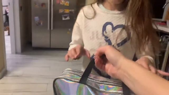 Я положила тебе всё что тебе нужно, для художественной школы! смотреть онлайн