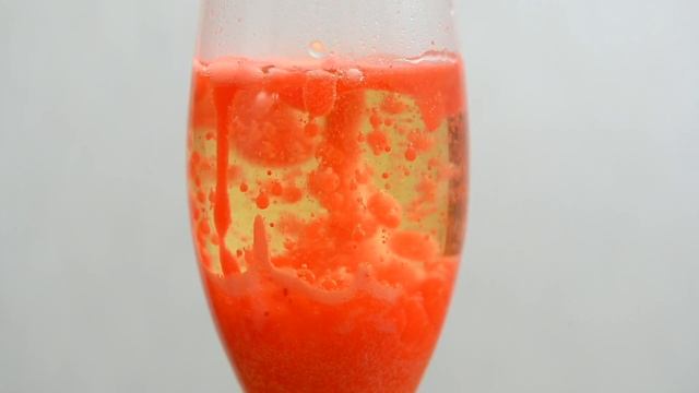 Опыт с водой, маслом и шипучей таблеткой смотреть онлайн