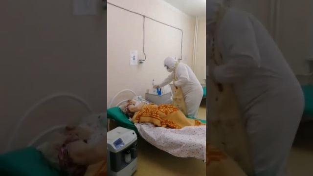 19.01.2022 Протоиерей Петр Гурьянов посетил пациентов в ковидном отделении клинической больницы №17 смотреть онлайн