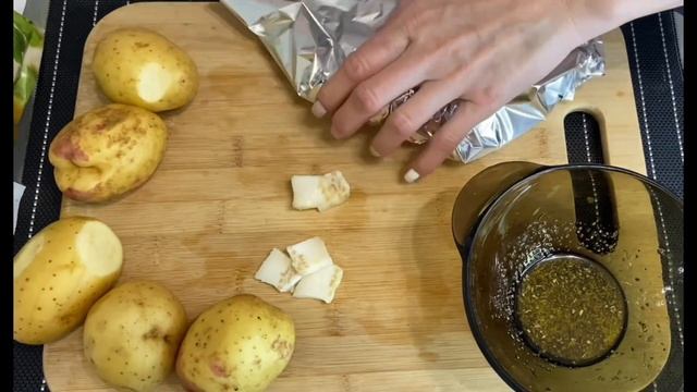 Картошка со специями в фольге в духовке смотреть онлайн