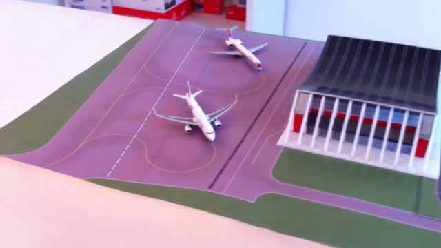 524025Herpa Scenix Airport Memmingen смотреть онлайн