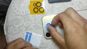 Установка защитного стекла на камеру в iPhone 14 PRO Max