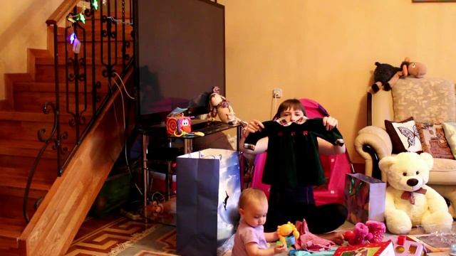 Подарочки для Анюты на день рождения / Что подарить ребенку на год смотреть онлайн