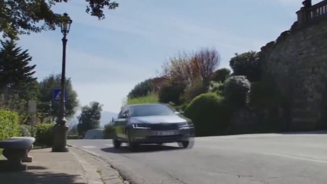 2016 Skoda Superb vs 2016 Volkswagen Passat смотреть онлайн