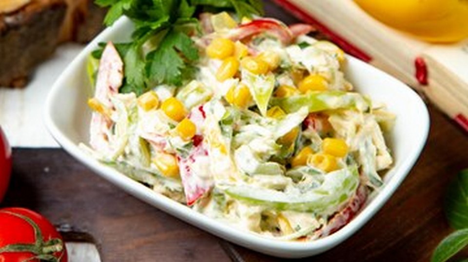 САЛАТ ОГУРЕЦ ЯЙЦА МАЙОНЕЗ КУКУРУЗА смотреть онлайн