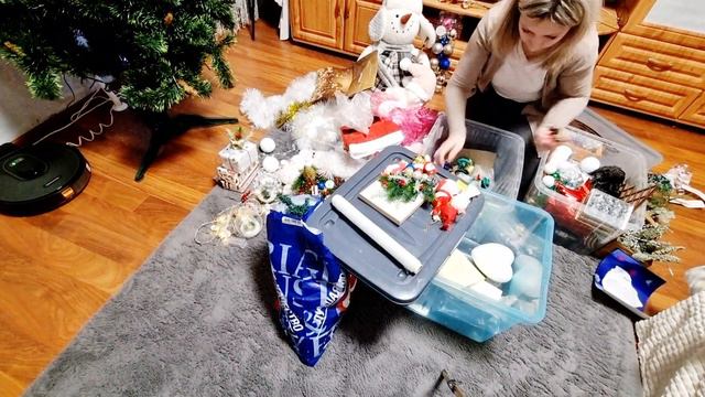 Убираю елку и все что с ней связано