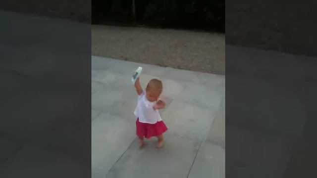 Шура в юбке по лестнице вверх:) смотреть онлайн