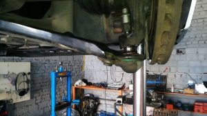 Замена передней правой полуоси и подвесного подшипника Рено Меган Сценик 3