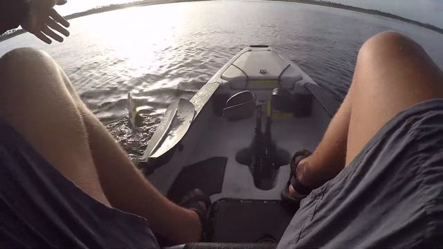 Kayak Fishing In Inches Of CRYSTAL CLEAR Water (Redfish!) смотреть онлайн