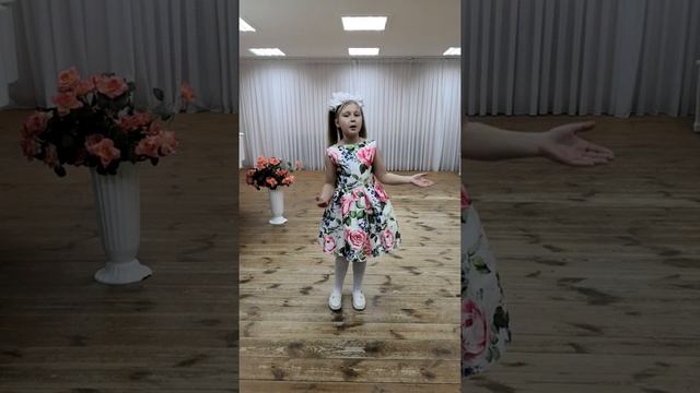 Басня И. А. Крылова. "Муха и пчела" Читает Эмилия Мальцева смотреть онлайн