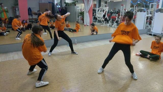 ХИП ХОП ШКОЛА В СЕВАСТОПОЛЕ АТОМ ДЕНС движения базового хипхопа смотреть онлайн