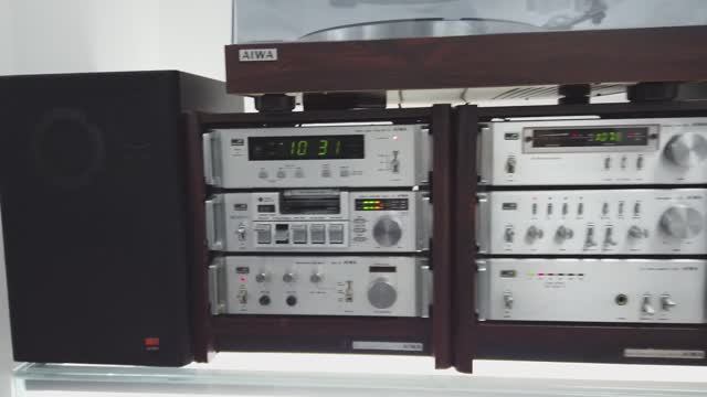Музыкальный цент AIWA 22 смотреть онлайн