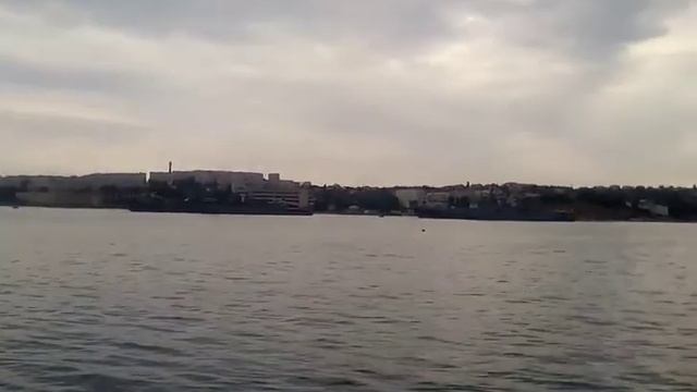 Ритуал поднятия военно-морских флагов на кораблях ЧФ (24.06.2020) смотреть онлайн