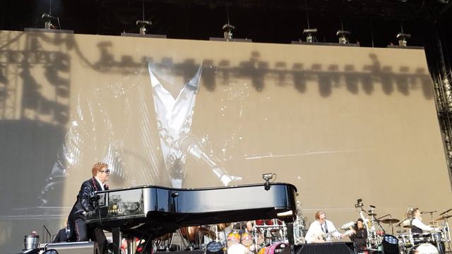 Elton John - Levon - Bowling Green Wiesbaden - 1.6.19 - Farewell yellow brick road tour - Live смотреть онлайн