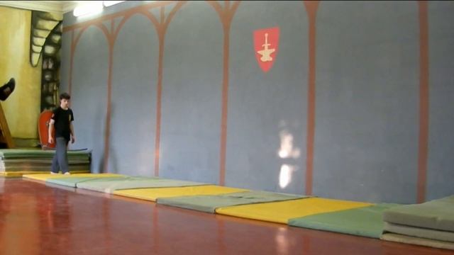 Переднее диагональное сальто. смотреть онлайн