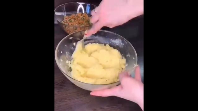 ??? Картофельные зразы с мясным фаршем на сковороде. Заходи на наш канал и готовь вместе с нами! смотреть онлайн