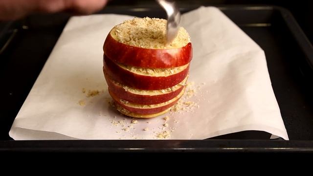 Яблоки запеченные в духовке с овсяными хлопьями | Рецепт смотреть онлайн