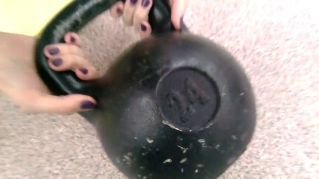 Сильная девушка Милана15лет переворачивает 24кг(это не просто ) смотреть онлайн