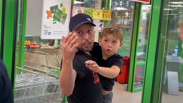 HARD PLAY РЕАКЦИЯ НА БУХИЕ ПОКУПАТЕЛИ УСТРОИЛИ ДРАКУ / ЗАБИЛИ СТРЕЛКУ У МАГАЗИНА. Пятерочка Часть 1 смотреть онлайн