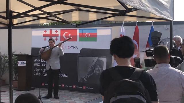Asiq Ramin Qarayev. Asiq Kamandar Efendiyevin Ev Muzeyi Achilisinda (Raqil Cobanaliyev)
