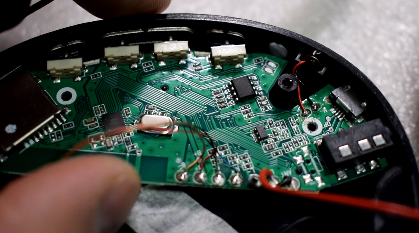 Ремонт беспроводных наушников смотреть онлайн