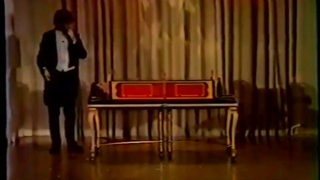 David Seebach & Lisa Thin Model Sawing in Half смотреть онлайн