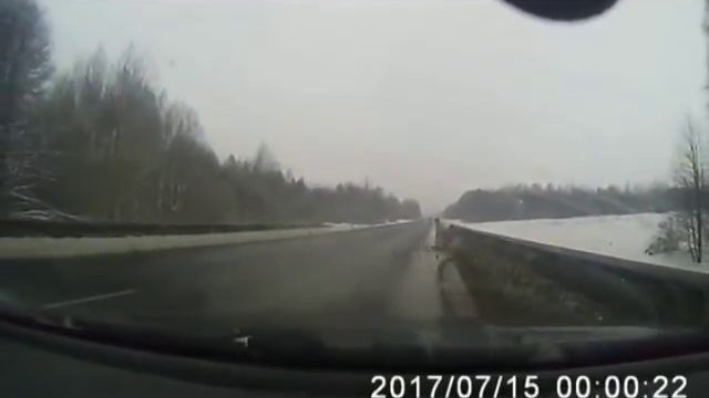 На трассе А-240 водитель ушел от лобового столкновения смотреть онлайн