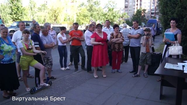 Жильцы отстаивают детскую площадку смотреть онлайн